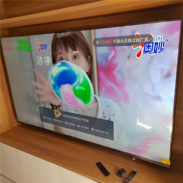 Door-to-door installation TV hanger telescopic elevation adjustable wall bracket wall shelf installation home appliance service