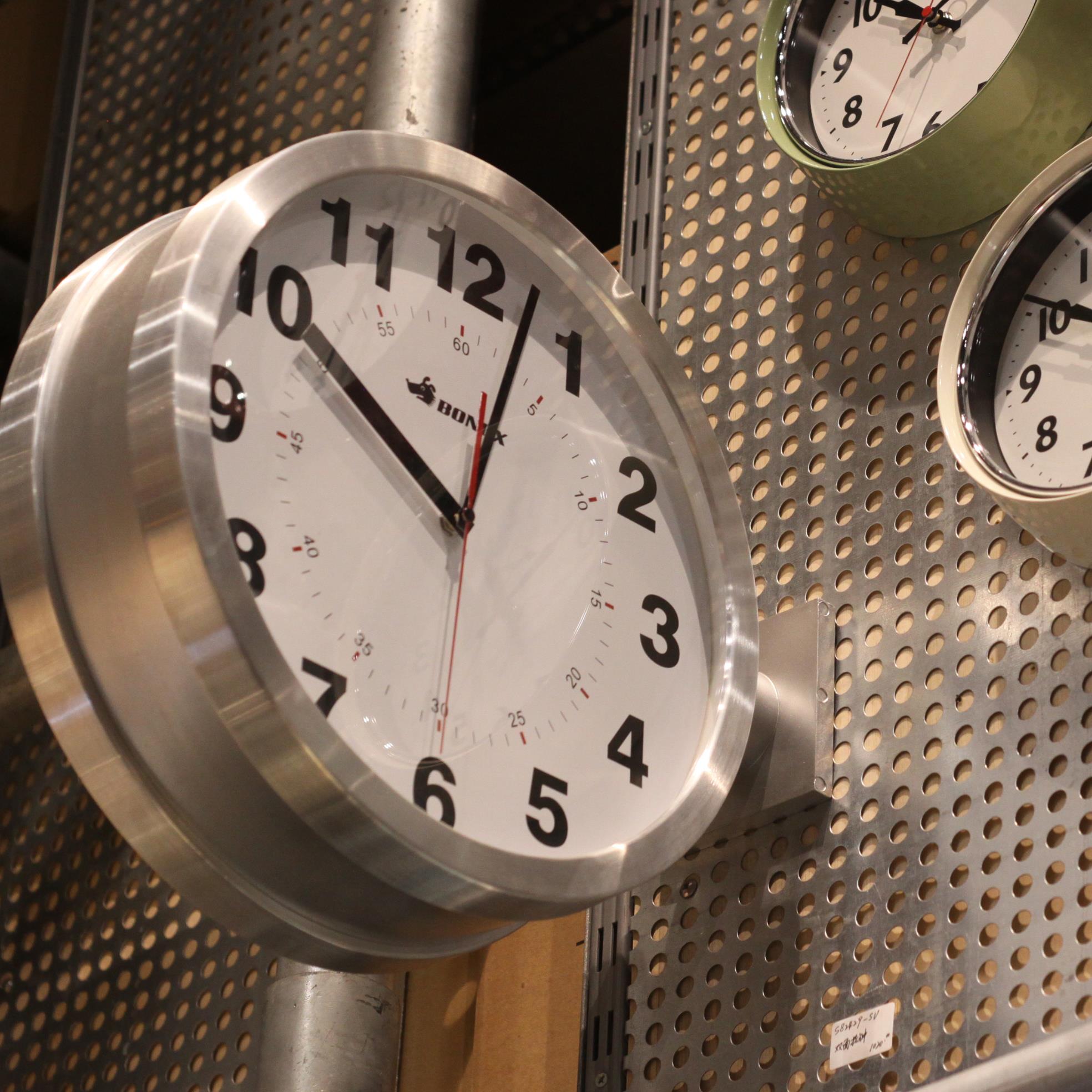 稻谷藏库DULTON双面挂钟 简约创意时钟拐角挂钟客厅摆放双面钟表 - 图2