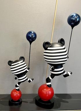 现代简约网红杂技熊摆件创意客厅入户玄关电视柜轻奢装饰乔迁礼