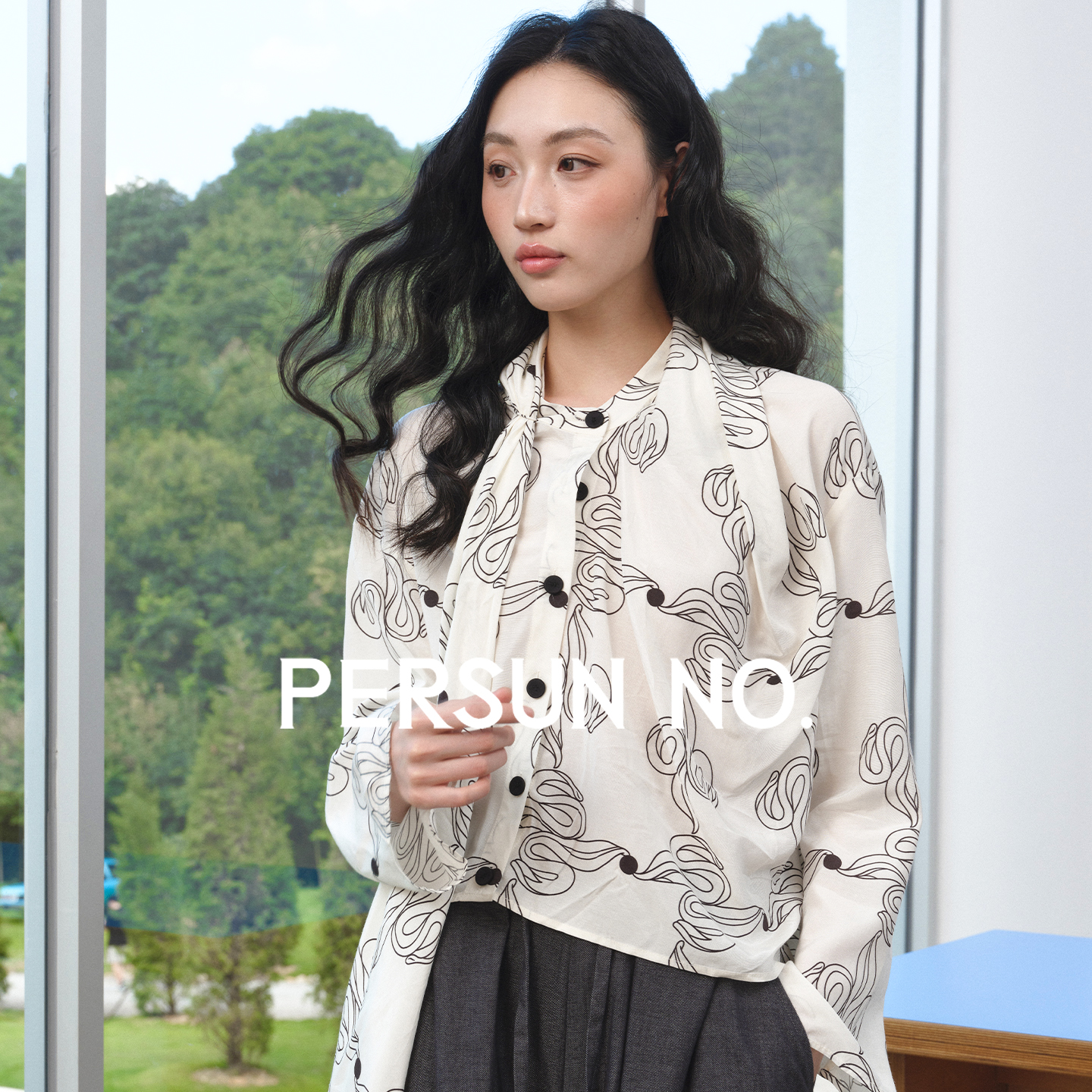 PERSUN NO.备述法式慵懒高级感桑蚕丝绳结印花休闲宽松衬衫 - 图3