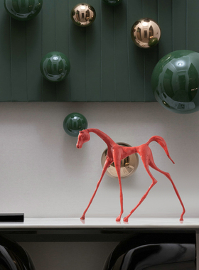 轻奢新中式红g色马摆件样板间书房办公室博古架玄关抽象动物装饰