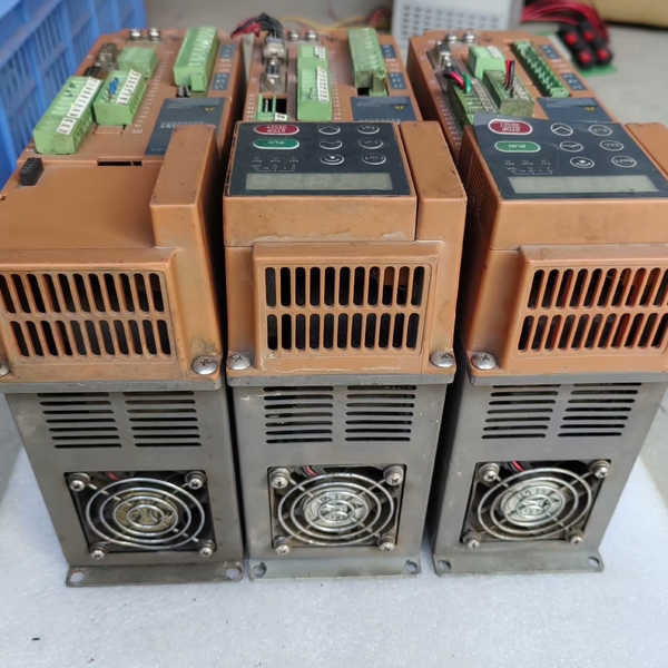 麦格米特驱动器AD200B-040T4A - 图0