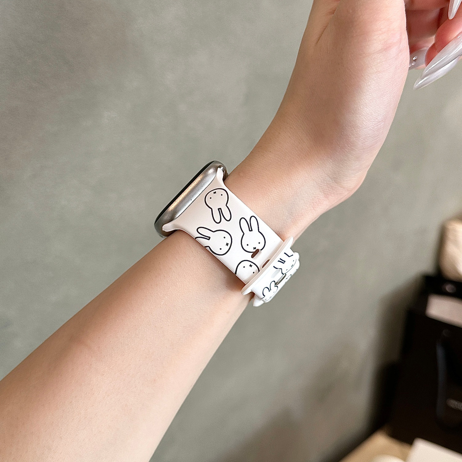 可爱米菲兔适用苹果手表表带iwatchS11/10/9硅胶Apple白2ultra/SE,淘宝优惠券,粉丝福利购,淘宝优惠卷