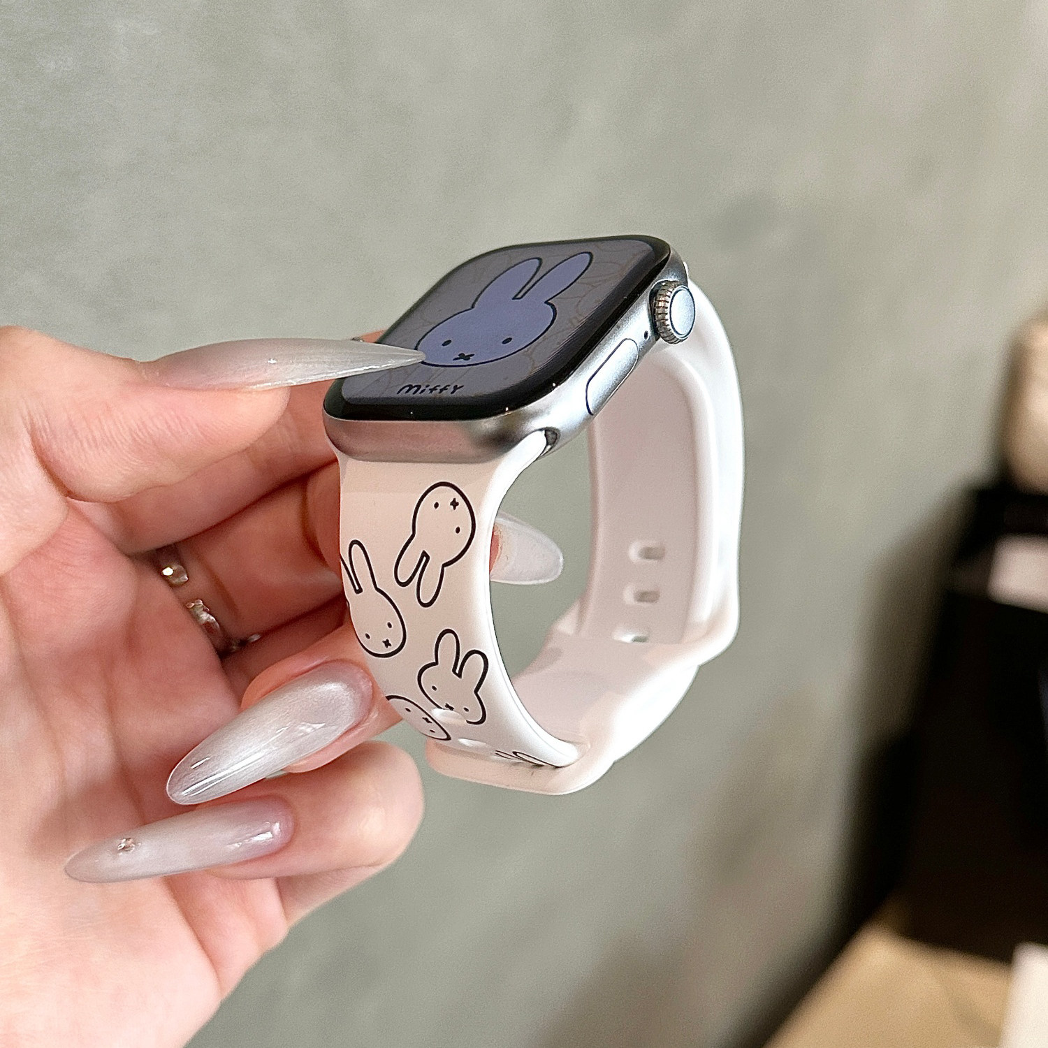 可爱米菲兔适用苹果手表表带iwatchS11/10/9硅胶Apple白2ultra/SE,淘宝优惠券,粉丝福利购,淘宝优惠卷