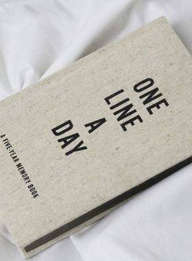 5年历记事本 每天一行 ONE LINE A DAY 现代简约字母 英文原版
