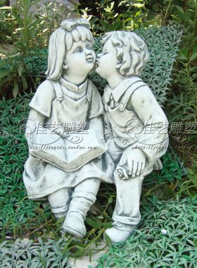 落地户外雕塑艺术品定制作看欧式可亲嘴玻璃钢人物客厅书摆设情侣