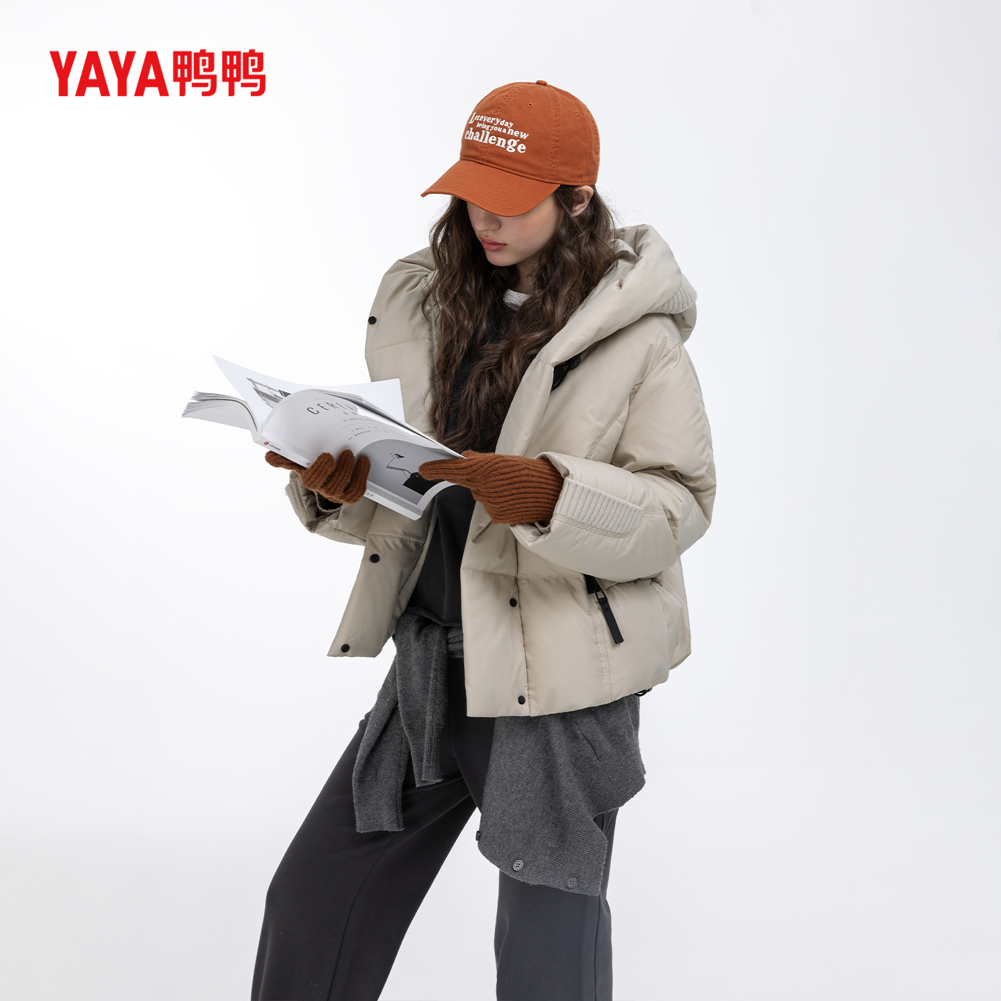 YAYA鸭鸭2025冬装短款连帽羽绒服女休闲宽松韩版气质时尚保暖外套