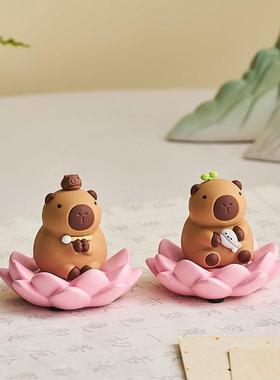 佛系水豚卡皮巴拉桌面摆件情绪稳定神器解压工位装饰送女生小礼物