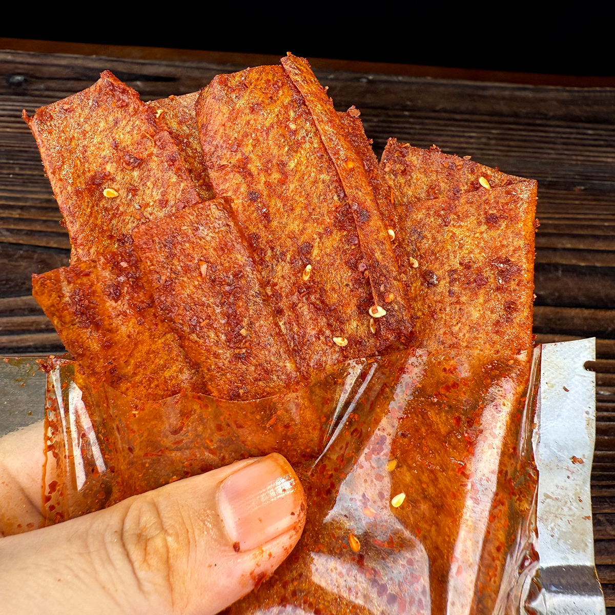 湖南特产平江辣片豆皮辣条零食休闲小吃食品办公室辣味解馋小零食 - 图2