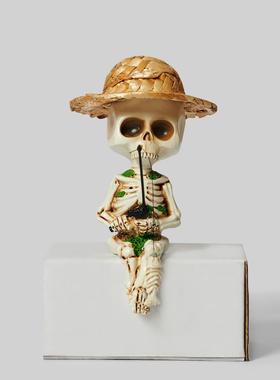 “戴草帽的钓鱼骷髅人”创意桌面摆件房间改造小物件搞怪生日礼物