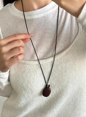 覆古简约皮绳酒壶吊坠项炼女小众高级感百搭长款冷淡风毛衣炼配饰