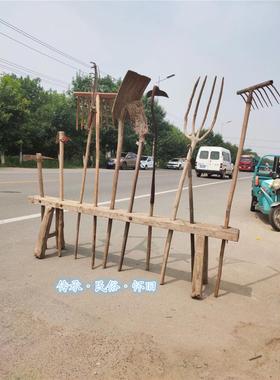 民俗老物件旧农具农民农耕文化木掀木三叉铁锄头铁锨竹木耙博物馆