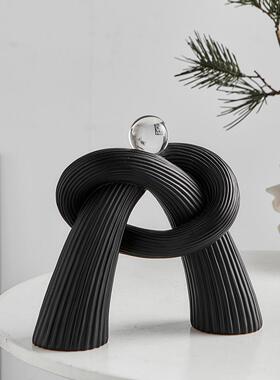 现代简约拥抱几何条纹创意艺术摆件客厅玄关书柜酒柜高级感装饰品