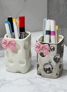 创意高级感笔筒学生轻奢办公室好物桌面儿童生日礼物收纳可爱摆件