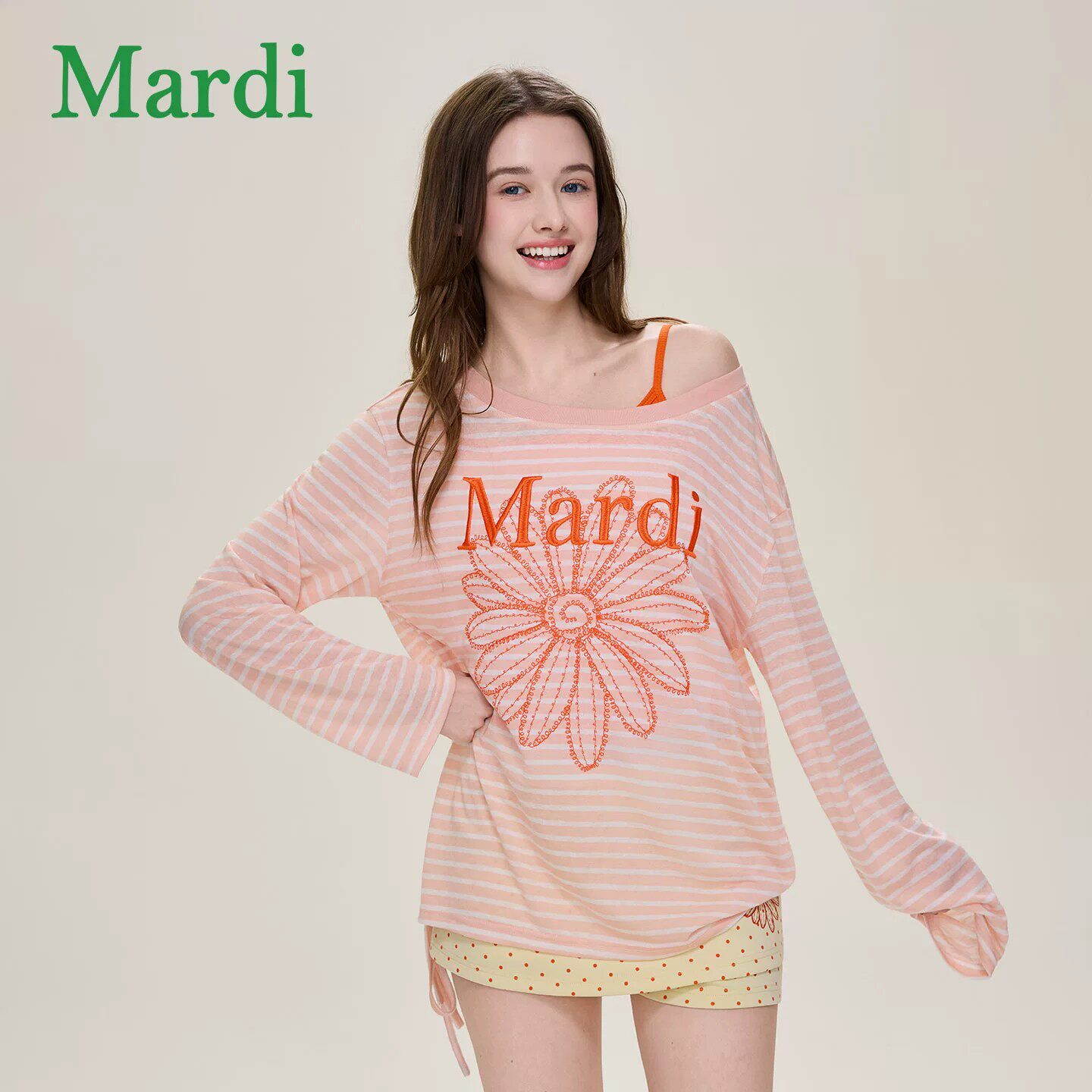 Mardi 小雏菊猫咪印花长袖 T 恤女薄款宽松防晒空调罩衫上衣 猫咪沐浴实拍商品图