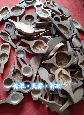 民俗老物件老蓑衣缝纫机头算盘板凳炕席木工熬胶锅老式手动压水机