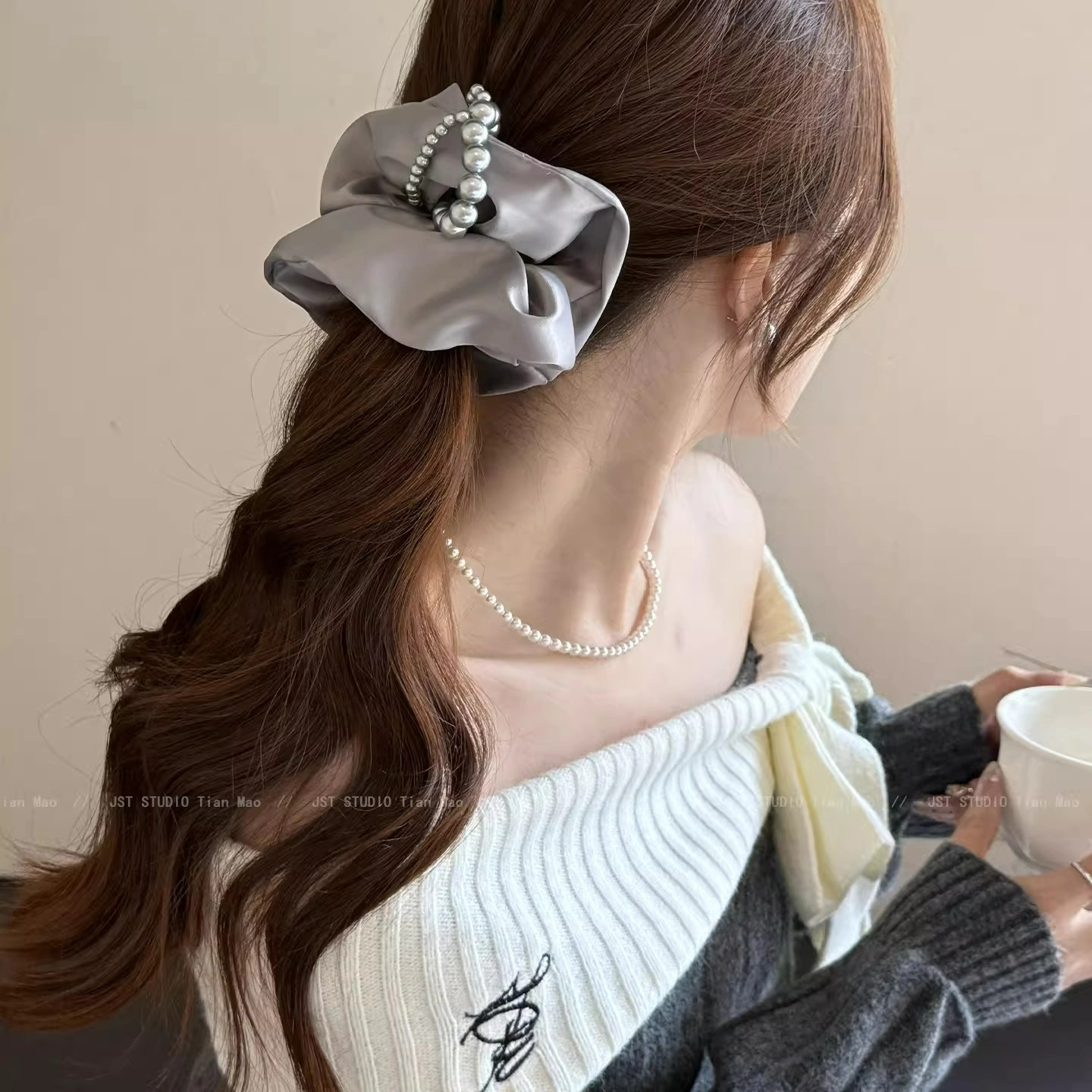 高级感缎面珍珠发圈简约大气头饰百搭头饰2025新款扎马尾大肠头绳,淘宝优惠券,粉丝福利购,淘宝优惠卷
