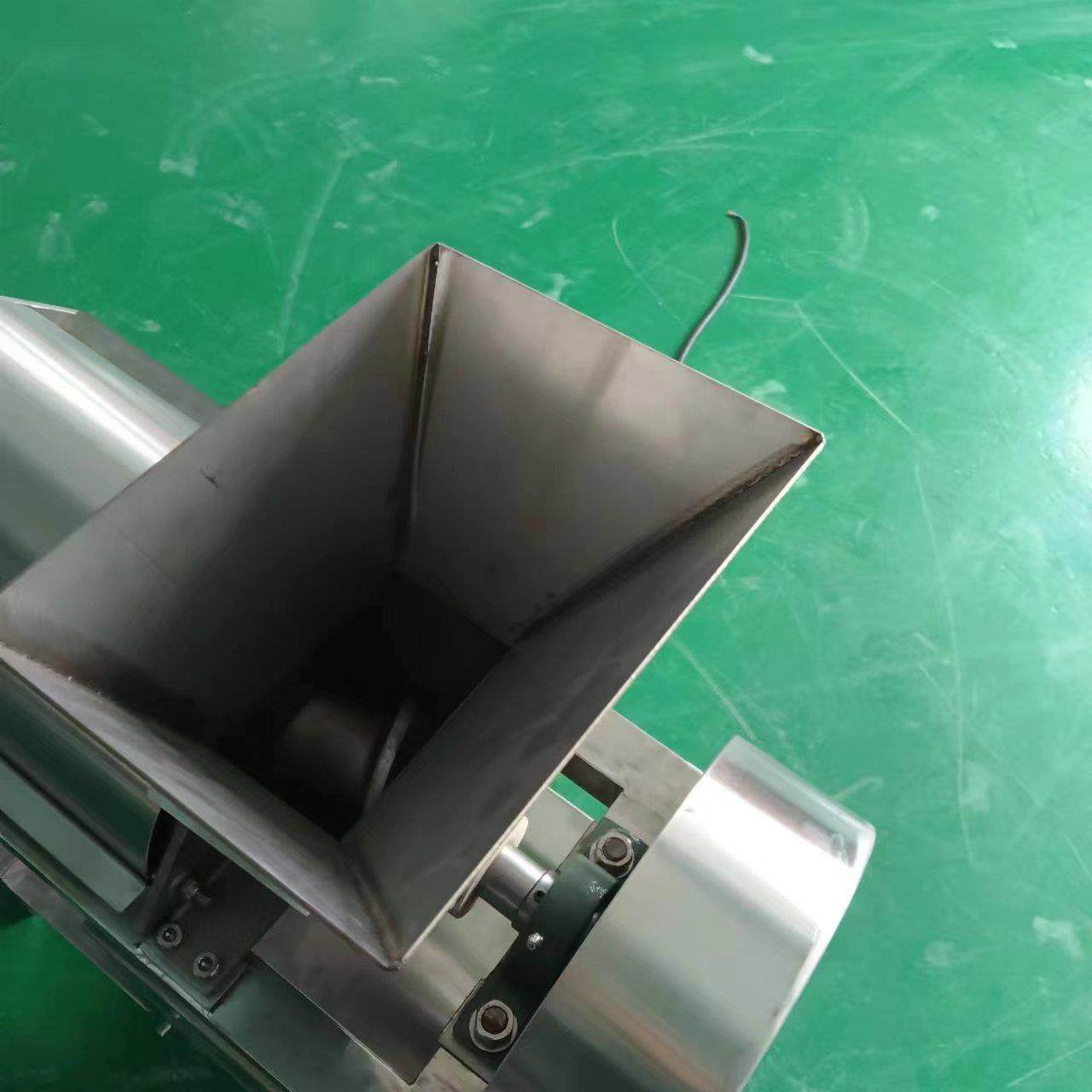 厂家直销食品级不锈钢全自动菠萝果蔬破碎螺旋榨汁机电压220v,淘宝优惠券,粉丝福利购,淘宝优惠卷