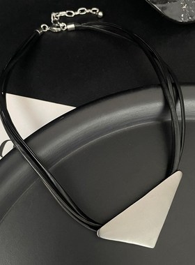 欧美小众设计黑色皮绳三角形项链女脖链时尚气质冷淡风高级感颈链