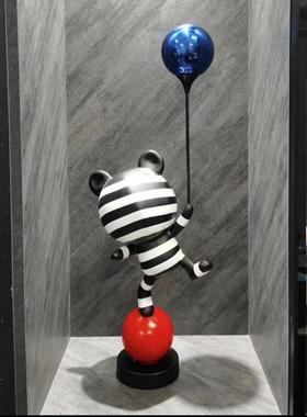 现代简约网红熊摆件客厅电视柜玄关卡通气球杂技熊落地雕塑