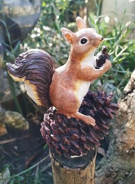 微瑕清 田园树脂工艺品装饰拍摄道具结婚礼物松果可爱小松鼠摆件