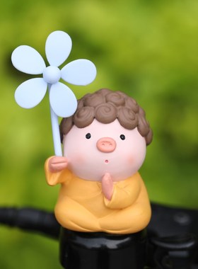 创意可爱财神小猪车载装饰自行车电动车摩托车风车观音小摆件装饰