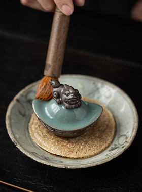 陶瓷小貔貅茶宠摆件哥窑手工把玩钳子元宝可养茶玩创意茶台装饰品