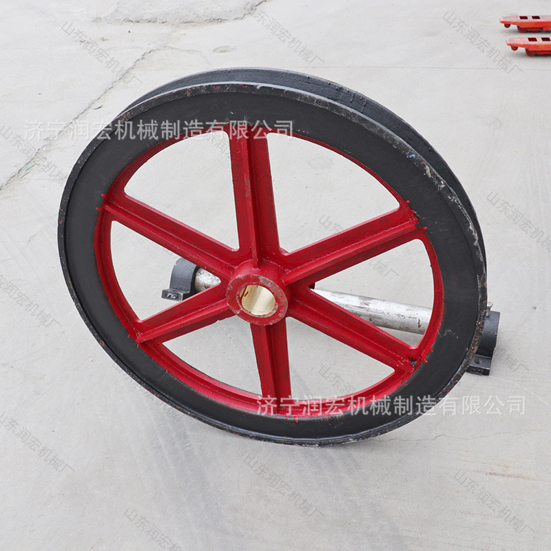 1.2m inclined shaft sky wheel guides the wire rope to turn to the single groove drilling wheel. The fixed lifting wheel above the well can be seen in the picture.