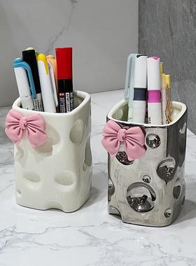 创意高级感笔筒学生轻奢办公室好物桌面儿童生日礼物收纳可爱摆件