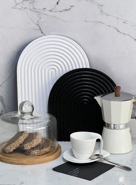 样板间厨房摆件饰品家居软装搭配白色咖啡壶木砧板玻璃防尘蛋糕罩