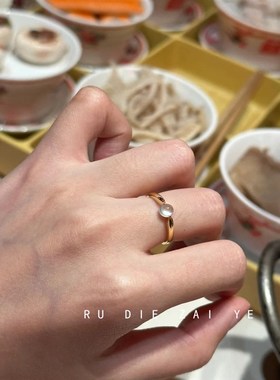 如蝶在野  一汪清泉~冰透白玉髓蛋面戒指高级轻奢金色复古开口戒