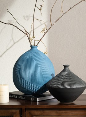 侘寂风玄关柜摆件客厅样板房斗柜陶瓷竖纹花瓶高级感艺术软装饰品