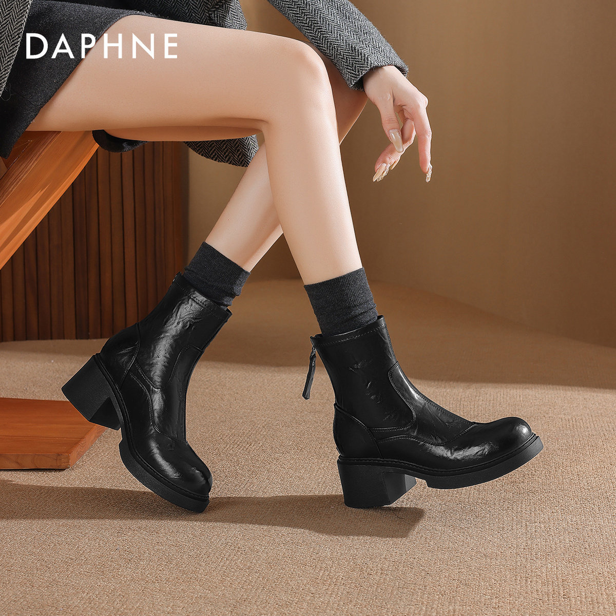 达芙妮女时尚马丁靴年秋冬百搭保暖靴子加绒工装靴休闲短靴单靴,淘宝优惠券,粉丝福利购,淘宝优惠卷