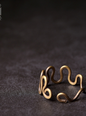 非鱼之家原创手工曲线黄铜t丝戒指男复古简约气质女士情侣森系首