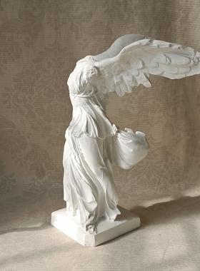 石膏人像摆件桌面艺术胜利女神酒柜轻奢高档北欧装饰创意复古雕像