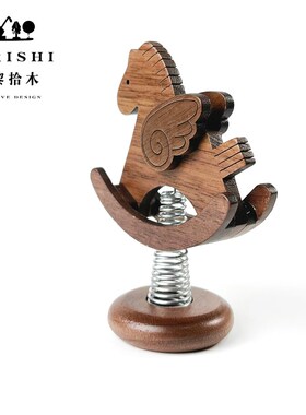 UII苏黎拾木胡桃木摇摇马个性汽车挂饰小木马家居摆饰挂件
