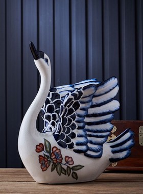 青花瓷陶瓷天鹅客厅电视柜玄关酒柜装饰品摆件家居天鹅陶瓷工艺品
