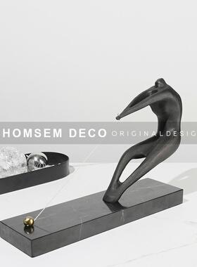 现代创意黑色铁艺人雕塑金属摆件酒店办公室玄关桌面摆设软装饰品