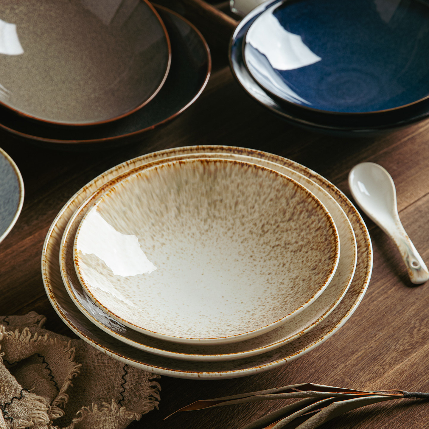 陶瓷餐盘饭店干锅盘高级感冷菜碗超好看家用菜盘日式深汤盘沙拉碗