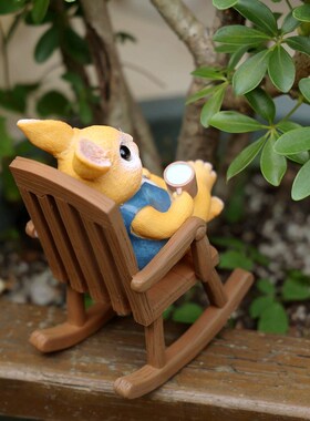 岁月静好喝咖啡坐摇椅赏风景的兔兔可爱悠闲餐厅庭院桌面装饰摆件