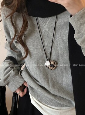 豹纹皮质爱心吊坠项链长款秋冬高级感简约气质女士毛衣链心形配饰