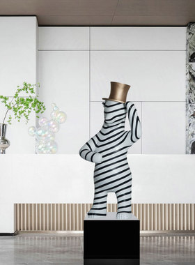 网红卡通落地大雕塑轻奢抽象礼帽熊艺术品售楼处展厅酒店陈设摆件