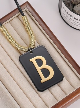 厂家新款方牌项链女小众设计字母毛衣链简约百搭服装配饰配件