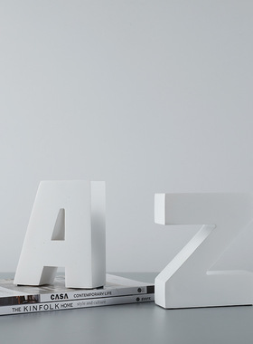 北欧风现代软装饰品大理石书托书架字母简约家居摆件书档书立摆设