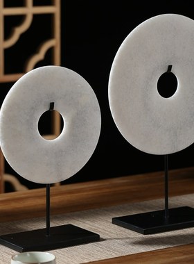 新中式简约创意家居样板间玄x关书房酒柜咖啡桌白色铁艺玉璧摆件