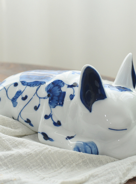 可爱陶瓷狗法斗摆件简约创意书架桌面家居装饰陈设招财生肖狗包邮