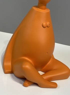 北欧橙色抽象卡通坐姿人物摆件家居客厅电视柜软装饰品样板间摆设