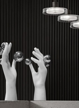 轻奢创意酒店样板间客厅玄关展厅酒柜简约艺术双手装饰品软装摆件