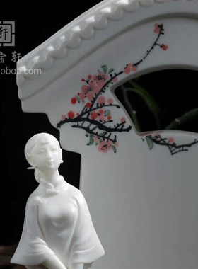 一枝春明清古典雅致人物仕女美女陶瓷手绘梅花仕女工艺品礼品摆件
