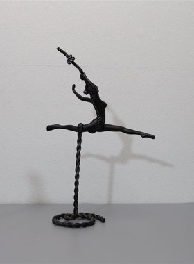 北欧极简轻奢黑色金属人物摆件样板房家居玄关客厅工艺品摆件